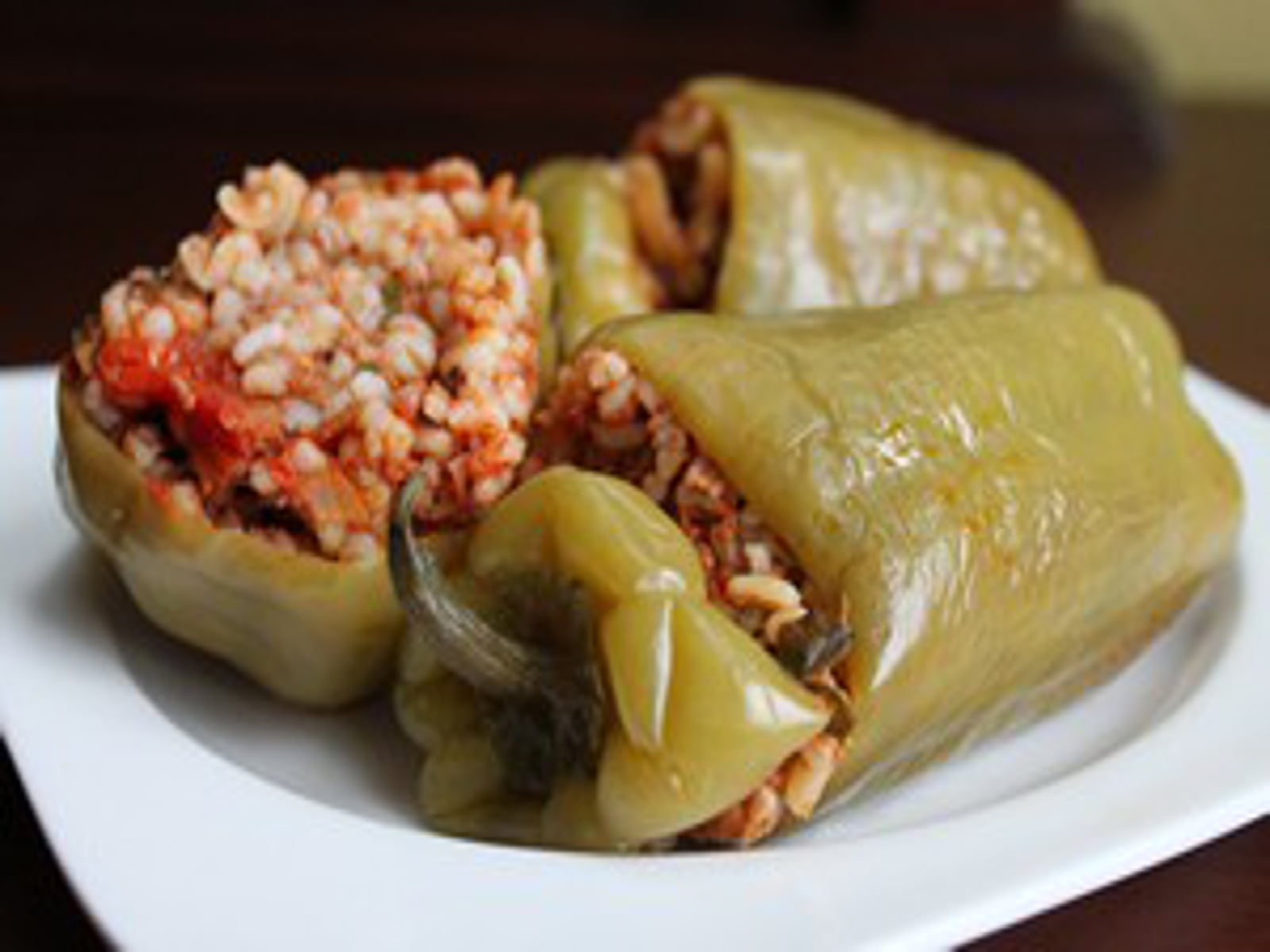 Bulgurlu biber dolmasi – Gevulde paprika