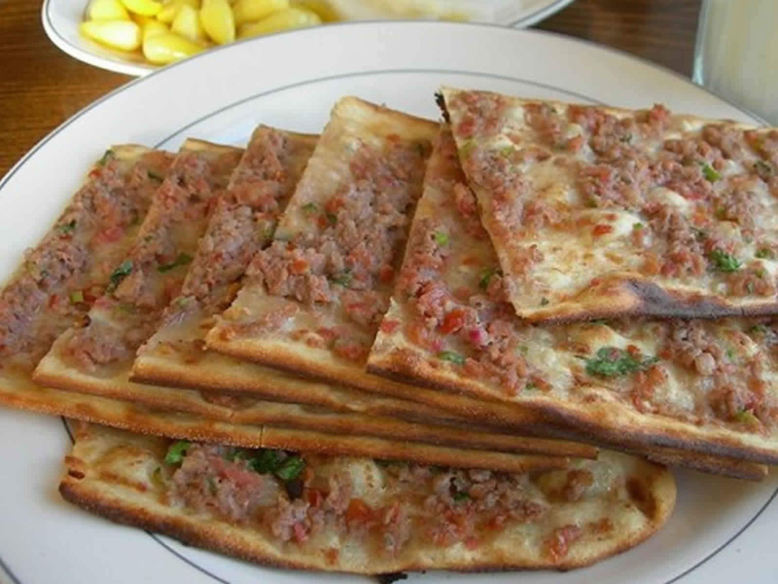 Etli ekmek – Gehaktbroodje